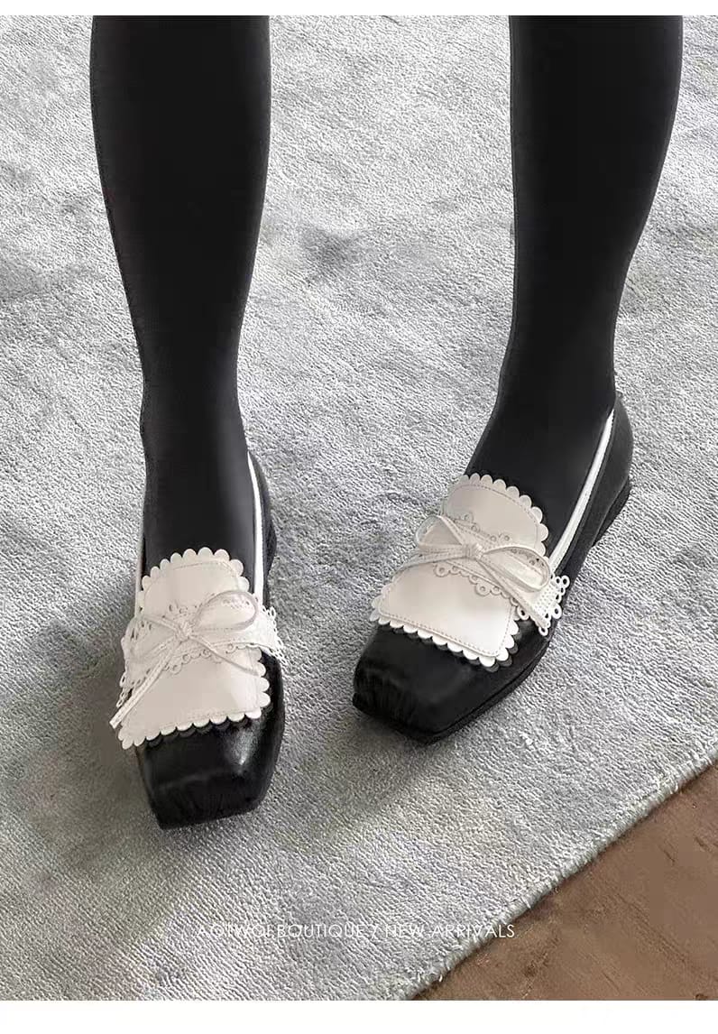 Scalloped Bow Leather Loafers