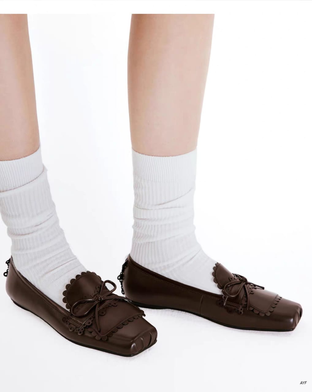 Scalloped Bow Leather Loafers - Image 5