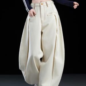High-Waisted Curved Balloon Jeans